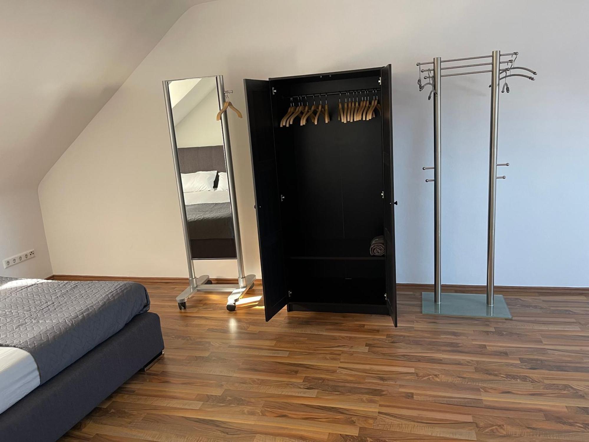 Geraeumige 3-Zimmer-Ferienwohnung Im Herzen Von Kassel Buitenkant foto