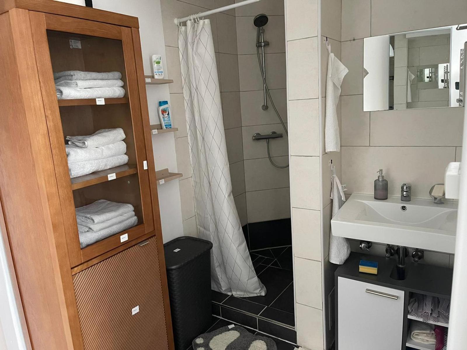 Geraeumige 3-Zimmer-Ferienwohnung Im Herzen Von Kassel Buitenkant foto