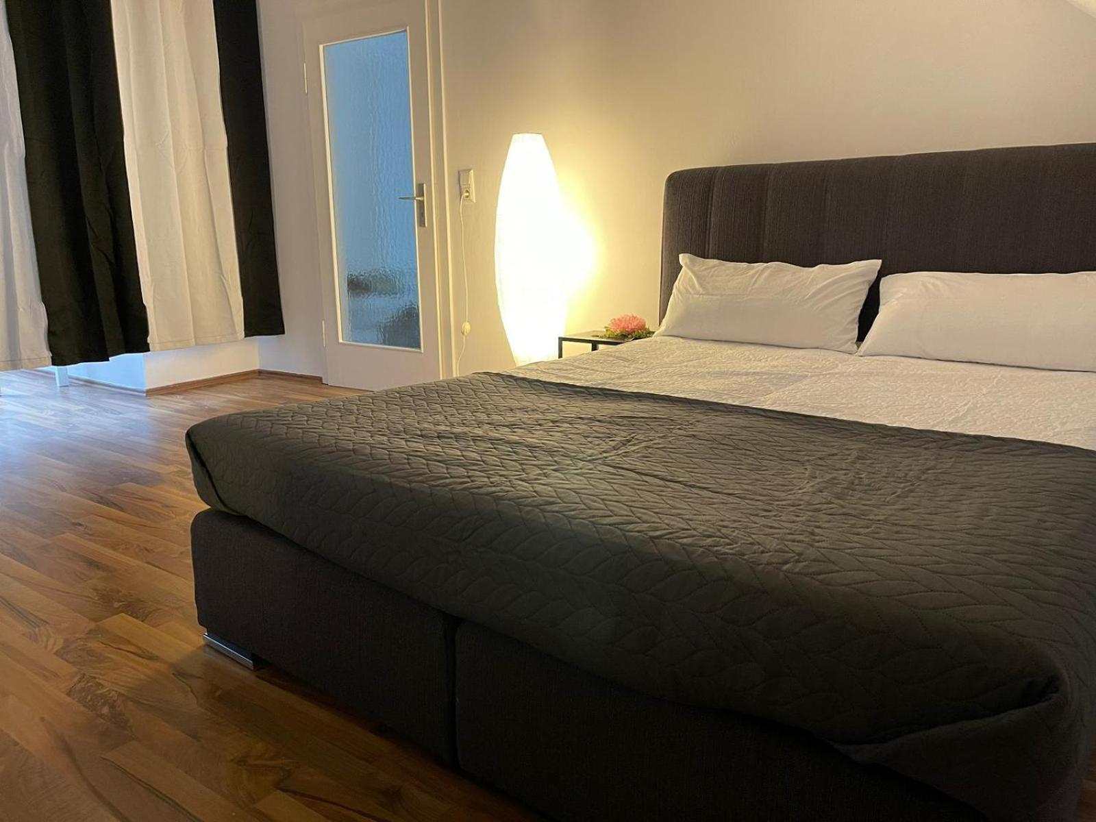Geraeumige 3-Zimmer-Ferienwohnung Im Herzen Von Kassel Buitenkant foto