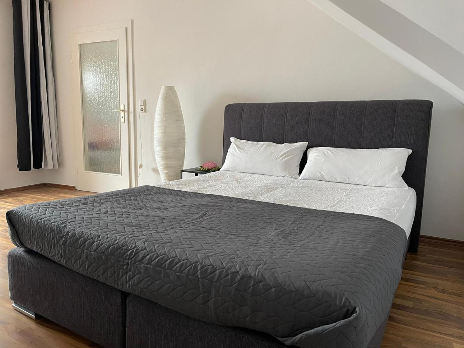 Geraeumige 3-Zimmer-Ferienwohnung Im Herzen Von Kassel Buitenkant foto
