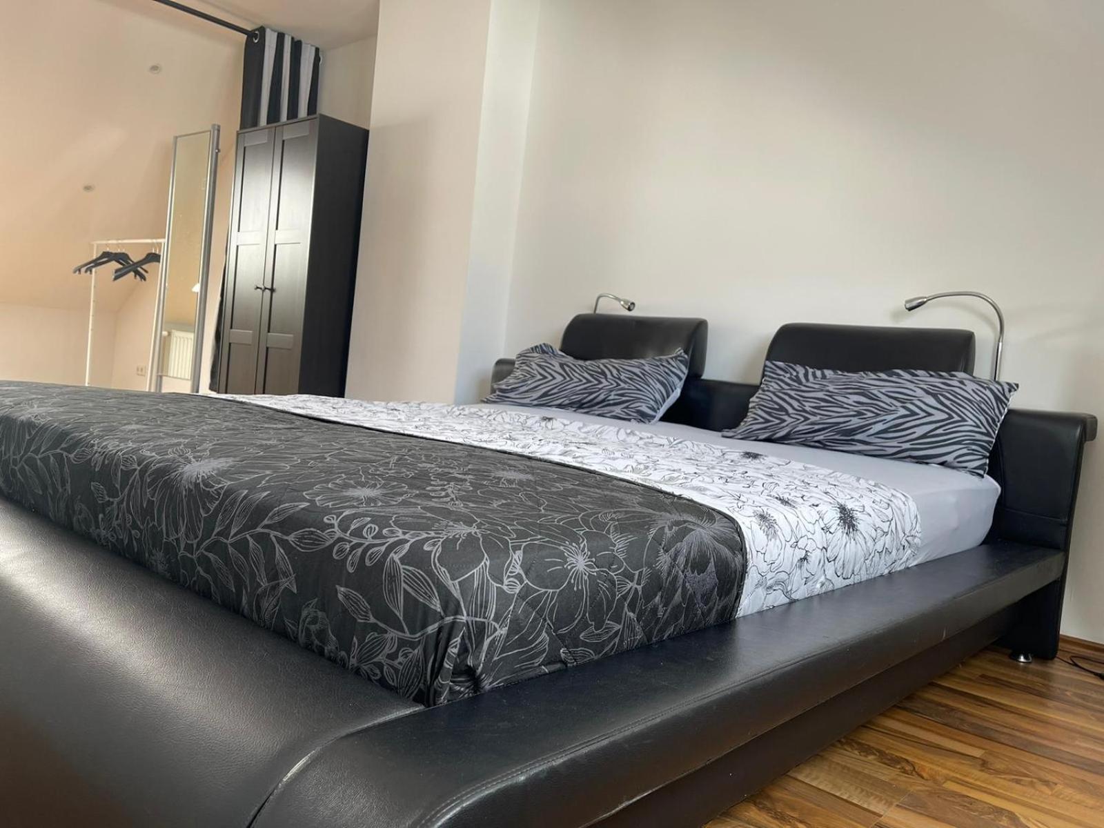 Geraeumige 3-Zimmer-Ferienwohnung Im Herzen Von Kassel Buitenkant foto